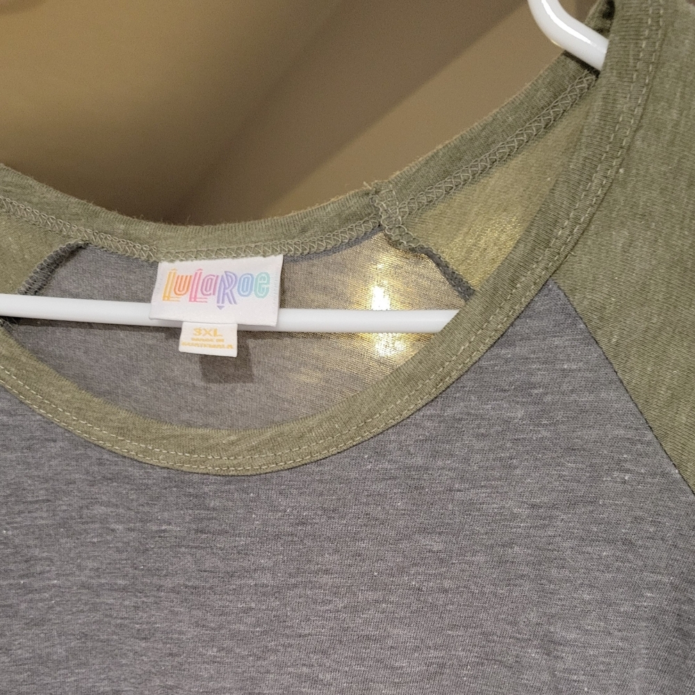 Lularoe Randy Raglan Sleeve Top - Picture 4 of 4
